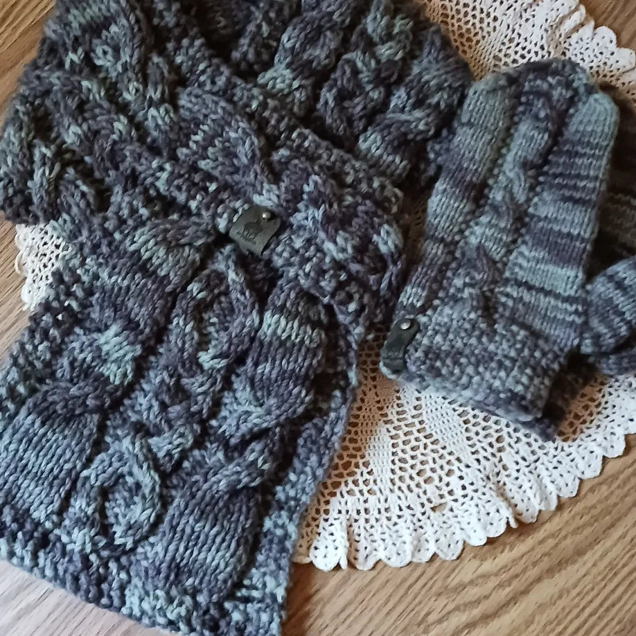 Keyhole scarf set